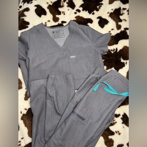 Figs scrub set